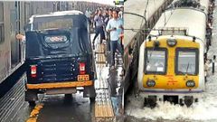 வைரல் வீடியோ: ரயில்வே பிளாட்பாரத்தில் ஆட்டோ! குவியும் நெட்டிசன்ஸ்களின் பாராட்டு!