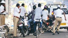 டிராஃபிக் ஃபைன் போட்ட டென்ஷன் ஆகாதிங்க! ஈஸியா ஒரு வழி இருக்கு!