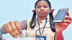 ஒரு ரூபாய் காயின் இருந்தால் மொபைல்போன் சார்ஜ் ஏறும்: மாணவி கண்டுபிடிப்பு.!