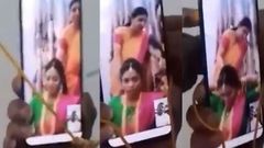 செல்போனுக்கு தாலிக் கட்டிய மாப்பிள்ளை., தனக்கு தானே தாலிக் கட்டிய மணப்பெண்: வீடியோகால் திருமணம்!