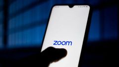 Zoom வீடியோ காலில் 20 பேர் முன்னிலையில் தந்தையைக் கொன்ற மகன்!