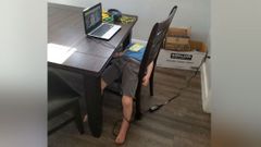 ஆன்லைன் வகுப்பில் மல்லாந்து படுத்து தூங்கிய மாணவன்! வைரல் ஆகும் புகைப்படம்!