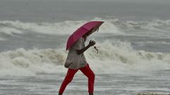 கொட்டித் தீர்க்கும் மழை: கரையை நெருங்கும் புரவி புயல்- தமிழகத்தில் எந்தெந்த பகுதிகளுக்கு எச்சரிக்கை!