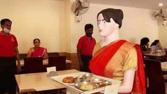 ஆஹா.. வேறலெவல் ஐடியா இது: ஓட்டலில் உணவு பரிமாறும் ரோபோ.!