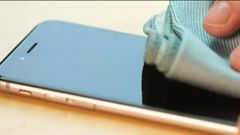 iPhone மற்றும் Android போனை எப்படி வீட்டில் சுத்தம் செய்வது? சுத்தம் செய்யாவிட்டால் ஆயுள் குறையுமா?