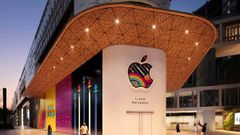இந்தியாவில் கடை திறந்து வைக்க வந்த Tim Cook! இப்படி ஒரு கடை உலகத்திலயே இல்லையாம்!