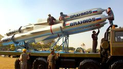 குறிவைத்து தாக்கும் BrahMos ஏவுகணை.. இந்தியாவிடம் இருந்து பிலிப்பைன்ஸ் வாங்கிய ஆயுதம்.. எவ்வளவு தெரியுமா?