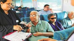 IRCTC புது ரூல்ஸ்.. இனி ரயிலில் மொபைல், லேப்டாப் சார்ஜ் செய்ய கட்டுப்பாடு? இது தெரியாம பயணம் செய்யாதீங்க..