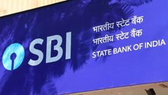 SBI வாடிக்கையாளர்களுக்கு ஆபத்து.. இந்த தப்பை மட்டும் செஞ்சுடாதீங்க.. வங்கி நேரடி எச்சரிக்கை.. என்ன விஷயம்?