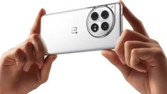 அதிரவிடும் OnePlus.. 24ஜிபி ரேம்.. சோனி கேமரா.. 100W சார்ஜிங்.. வருகிறது புதிய போன்.. எந்த மாடல்?
