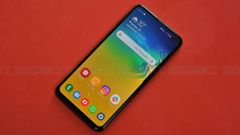The World Needs More Phones Like Samsung Galaxy S10e
