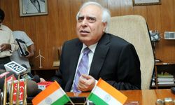 No Roaming charges in India Starting October 2013: Kapil Sibal No Roaming charges in India Starting October 2013: Kapil Sibal