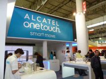 MWC 2014: Alcatel Announces Smartbook Concept Laptop Powered by a Smartphone