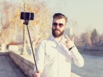 Selfie stick an 'isolator' that promotes narcissism Selfie stick an 'isolator' that promotes narcissism