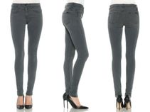 Here Comes A Jeans That Will Charge your iPhone Here Comes A Jeans That Will Charge your iPhone