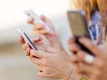 App that magnifies smartphone screen for low-vision users App that magnifies smartphone screen for low-vision users