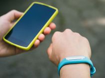 New technology lets smartwatch use power from larger devices