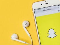 Snapchat updates guidelines to tackle fake news Snapchat updates guidelines to tackle fake news