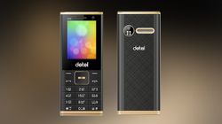 Detel launches D30 ‘Selfie’ feature phone at Rs 899