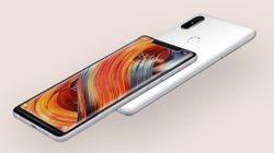 Xiaomi Mi 8 posters show Black and White variants; Mi 8 SE likely on tow 