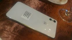 Motorola One live images leak: White color, dual cameras, glass back and more