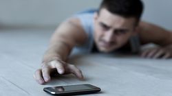 Smartphone addict hangs himself after mother takes his phone away