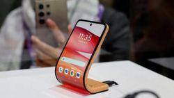 MWC 2024: Motorola Shows Off a Cool New Bendable Phone That You Can Also Wear Like a Smartwatch MWC 2024: Motorola Shows Off a Cool New Bendable Phone That You Can Also Wear Like a Smartwatch