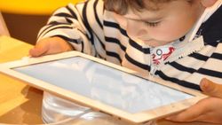 Developing Balanced Tech Habits in Children: Strategies for Parents and Educators