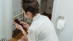 Scroll Less, Sit Less! Why Taking Your Phone to the Toilet Might Not Be Such a Good Idea