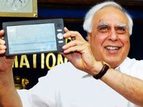 విద్యార్థులకు రూ.1100కే ‘ఆకాశ్’ టాబ్లెట్ పీసీ..!!