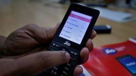 JioPhone వాడుతున్నారా!! అయితే ఈ కొత్త ప్లాన్ మీద ఓ లుక్ వేయండి... JioPhone వాడుతున్నారా!! అయితే ఈ కొత్త ప్లాన్ మీద ఓ లుక్ వేయండి...