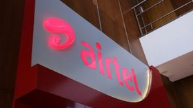 ICICI సెక్యూరిటీస్: రాబోయే రోజులలో జియోఫోన్తో గట్టిగా పోటీపడనున్న ఎయిర్టెల్ ICICI సెక్యూరిటీస్: రాబోయే రోజులలో జియోఫోన్తో గట్టిగా పోటీపడనున్న ఎయిర్టెల్