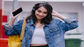 jio, airtel యూజ‌ర్లూ.. మీకు నచ్చిన పాట‌ని Caller tune పెట్టేసుకోండిలా..!