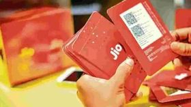 Jio కు షాక్.. తగ్గిన యాక్టివ్ యూజర్ బేస్, మిగతావి అదే బాటలో! Jio కు షాక్.. తగ్గిన యాక్టివ్ యూజర్ బేస్, మిగతావి అదే బాటలో!
