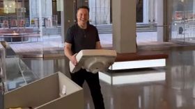 బాత్రూమ్ సింక్ తో Twitter ఆఫీస్ లోకి ఎంట్రీ ఇచ్చిన Elon Musk ! ఎందుకు ...వివరాలు?