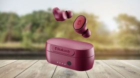 ভ্যালেনটাইন্স ডে তে প্রিয়জনকে উপহার দিন লাল রঙের ওয়্যারলেস ইয়ারবাড