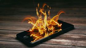 ফোনের ব্যাটারিতে কেন বিস্ফোরণ হয়? কীভাবে বাঁচবেন?