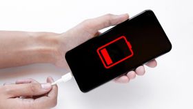 Charging Tips: ફોનની બેટરી ખરાબ કરશે આ 10 ભૂલો, આ ટિપ્સ ફોલો કરો