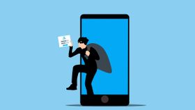 Phone Hacking, જો તમારા ફોનમાં આ 8 સાઈન દેખાય, તો સમજો કોઈ જાસૂસી કરી રહ્યું છે