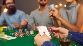 बस कुछ ही मिनटों में सीखे ,कैसे खेला जाता है Poker