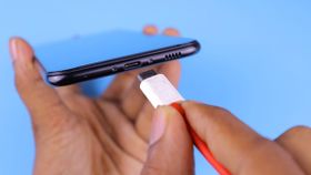 आपके Smartphone का चार्जर असली है या नकली, ऐसे लगाएं पता