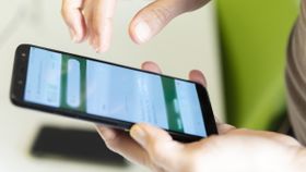 बार-बार हो रहा है आपका Phone हैंग, जानें कैसे करें अपने फोन को स्मूद और फास्ट