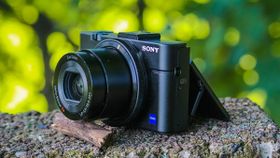 Top Sony Cameras: व्लॉगिंग और फोटोग्राफी के लिए सोनी के बेस्ट हाई-परफॉर्मेंस कैमरे