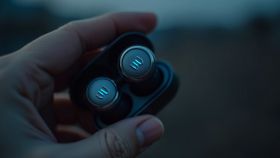 OnePlus से Sony, JBL तक; अब हेडफोन्स भी नहीं सुरक्षित! WhisperPair अटैक से हो सकता है माइक्रोफोन कंट्रोल