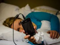 5 Reasons you should not use your phone in the Bed 5 Reasons you should not use your phone in the Bed