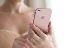 7 Reasons iPhone SE is Just Not Worth it! (You're Welcome) 7 Reasons iPhone SE is Just Not Worth it! (You're Welcome)