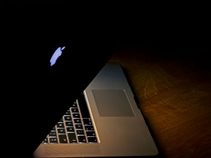 How to share Macbook internet with smartphones via Wi-Fi