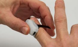 ಕೈ ಬೆರಳಿನಲ್ಲಿ ಮೌಸ್‌ ಧರಿಸಿ ಕಂಪ್ಯೂಟರ್‌ ನಿಯಂತ್ರಿಸಿ