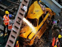 ಕೋಲ್ಕತ್ತಾ ಸೇತುವೆ ಕುಸಿತ ಚಿತ್ರಗಳಲ್ಲಿ