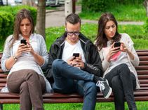 ಅತಿಯಾದರೆ ಅಮೃತ ಕೂಡ ವಿಷ: ಸ್ಮಾರ್ಟ್‌ಫೋನ್ ಬೇಕೇ ಬೇಡವೇ?